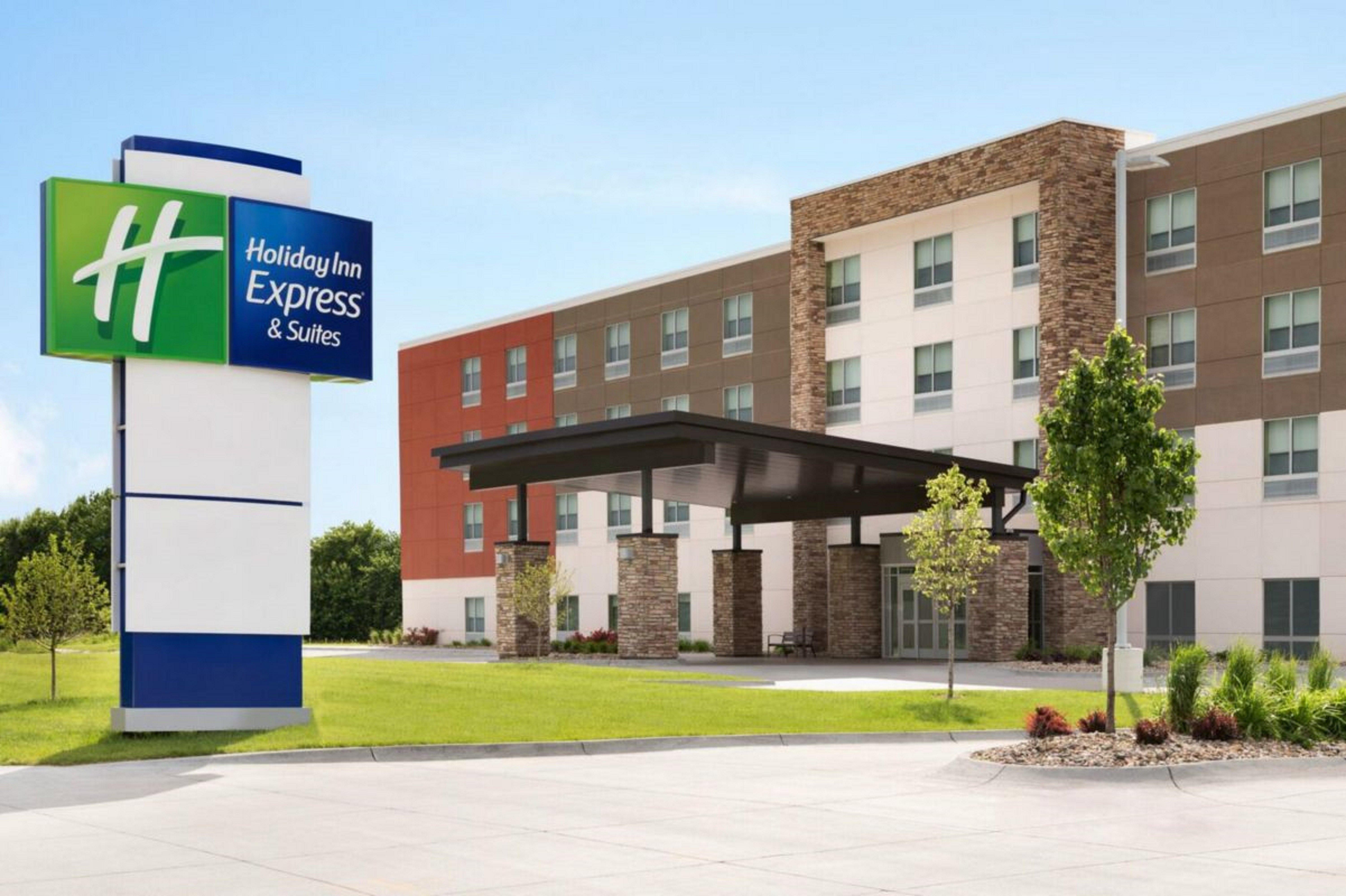 Holiday Inn Express & Suites - Grand Rapids South - Wyoming By Ihg Exterior photo