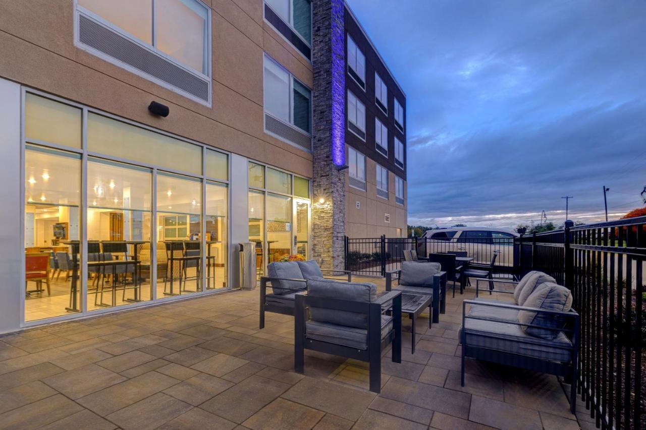 Holiday Inn Express & Suites - Grand Rapids South - Wyoming By Ihg Exterior photo